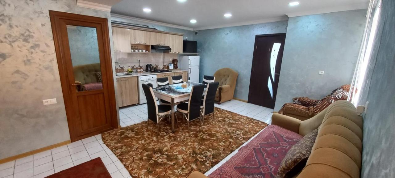 Dream House & Hostel Севан Екстериор снимка