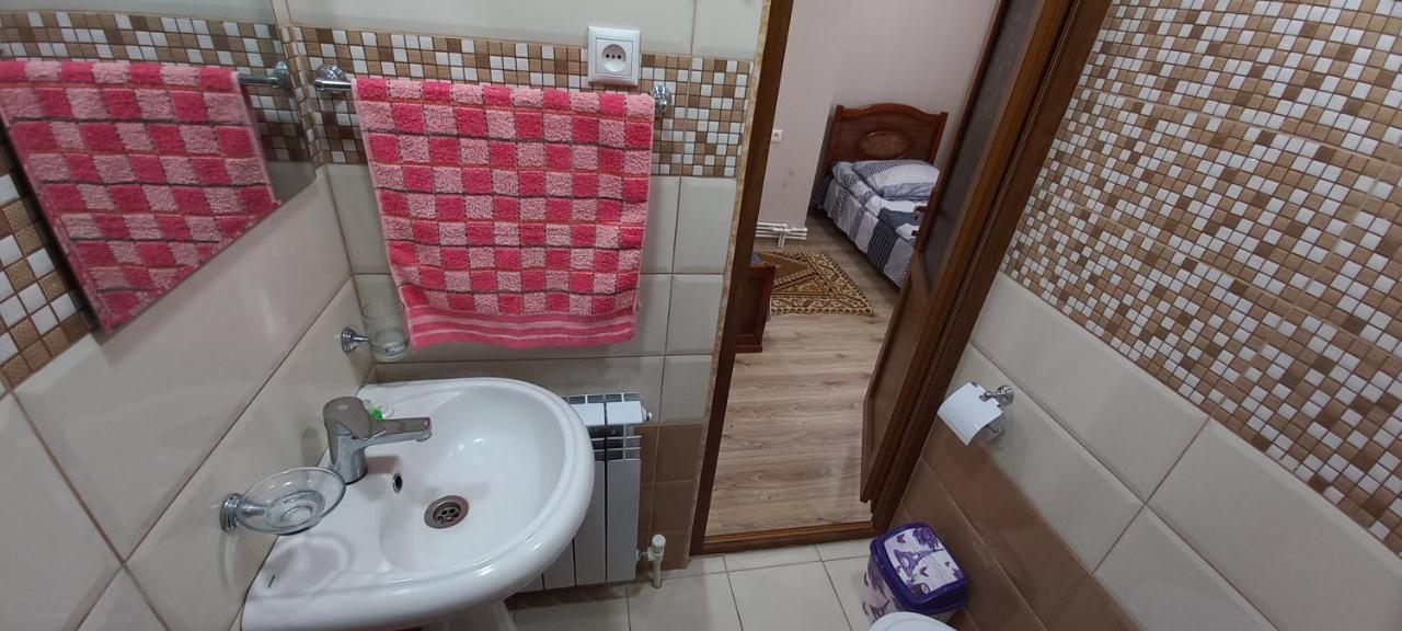 Dream House & Hostel Севан Екстериор снимка