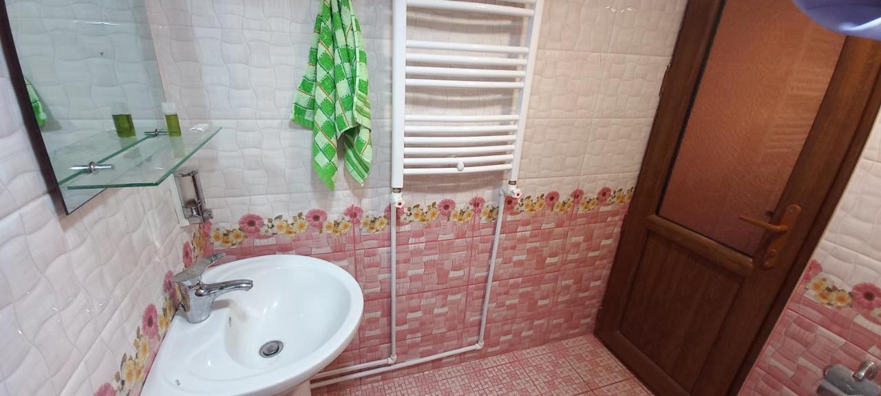 Dream House & Hostel Севан Екстериор снимка
