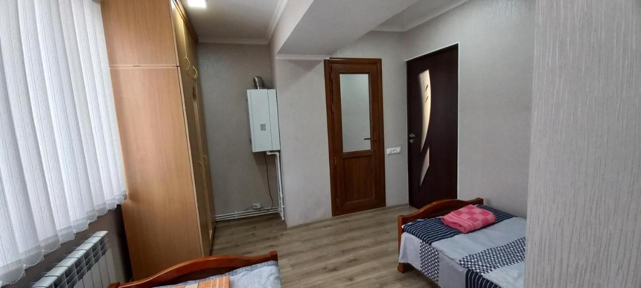 Dream House & Hostel Севан Екстериор снимка